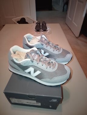 BNIB NEW BALANCE 515s Classics